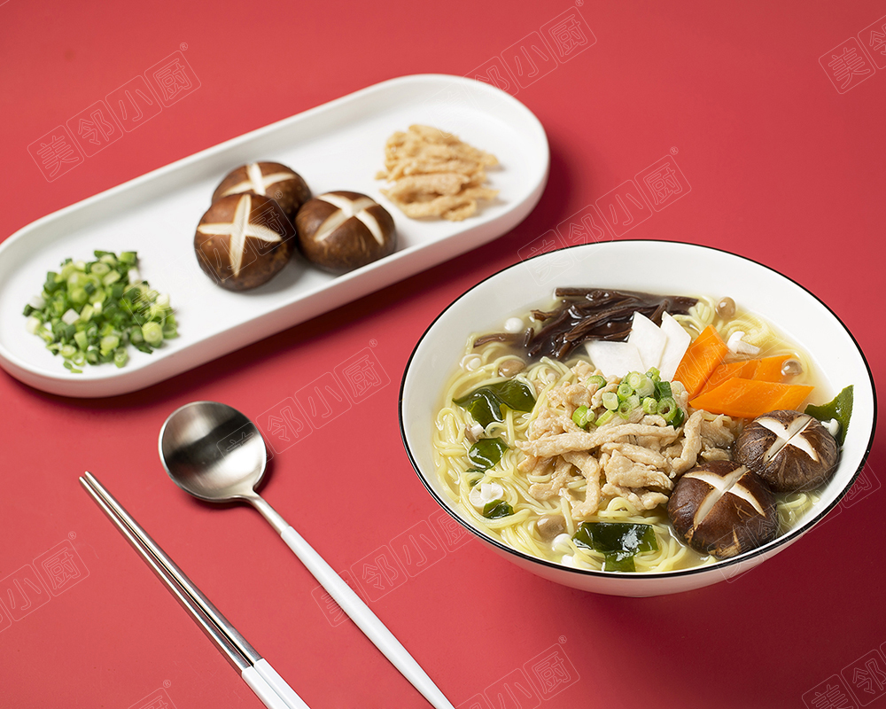 美鄰小廚菌湯雞絲面